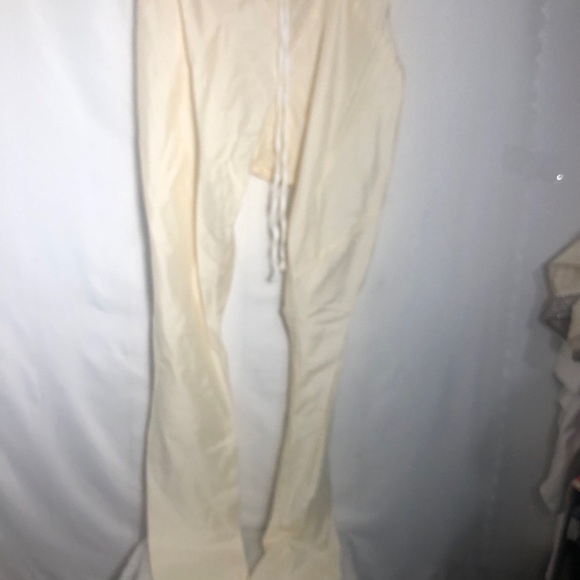 - Mens White Embellished Kurta with Pants - Picture 6 of 11
